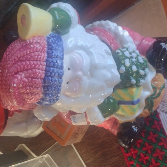 Festive Holiday Figurine Set with Santa and Bear(5pieces) - Picture 4 of 5